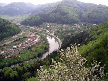 LUbochňa z Jánošíkovej skaly LUbochňa z Jánošíkovej skaly