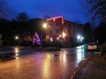 09-12-23 Námestie v daždi 09-12-23 Námestie v daždi